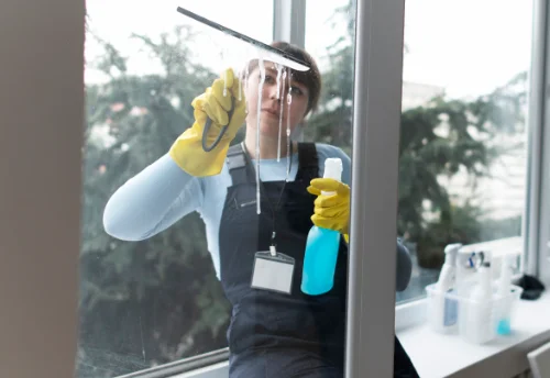 Nettoyage de vitres intérieures et extérieures à la Bouilladisse
